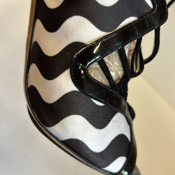 Nicholas Kirkwood Monochromatic Satin and Leather Strappy Lace Up Peeptoe Heels - Picture 9 of 12